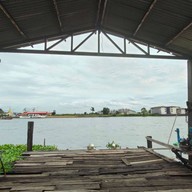 บรรยากาศ Captain Hook Riverfront Restaurant (กับตันฮุค เดอะริเวอร์ฟร้อนท์)