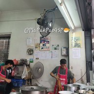 หน้าร้าน ก๋วยเตี๋ยวลูกชิ้นปลาเจริญกรุง18