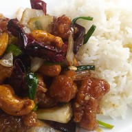 ครัวหนองบอน หมูกรอบ ก๋วยเตี๋ยว ขาหมู ตามสั่ง ยำ