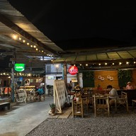 ใบไม้ บ่อตกกุ้ง