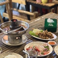 ใบไม้ บ่อตกกุ้ง