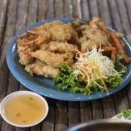 ใบไม้ บ่อตกกุ้ง