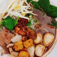 ก๋วยเตี๋ยวเรือนายทันตลาดลุงออม