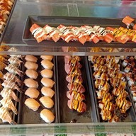 ร้านซูชิพ่นไฟ & วาฟเฟิล เบลเยี่ยม By น้องไอค์ สาขา1 อุทัยบ้านหีบ