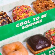 DoughCo. Pizza and Donuts Seen Space Thonglor