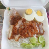 ข้าวหมูทอด เทพธิดา สาขาคลองเตย