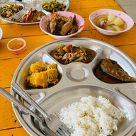 ข้าวคลุกกะปิ ตลาดกุนธร