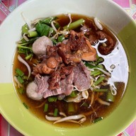 ร้านก๋วยเตี๋ยวเนื้อเปื่อยสูตรโบราณ