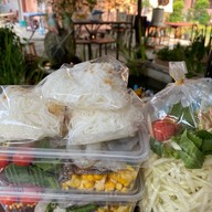 แซ่บนัว ยั่ว YES ตลาดจตุจักรลำพูน