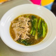 ร้านคุณจี๊ดราดหน้ายอดผัก สมุย