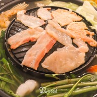 ครอบครัวหมูกระทะ กุ้งแม่น้ำเผา บรรทัดทอง สาขาบรรทัดทอง