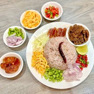 ข้าวคลุกกะปิ  by  คุณนาย สาขาเซนหลุยส์