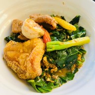 ร้านคุณจี๊ดราดหน้ายอดผัก สมุย