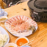 ครอบครัวหมูกระทะ กุ้งแม่น้ำเผา บรรทัดทอง สาขาบรรทัดทอง