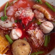 ตั๊วเหลา ก๋วยเตี๋ยวลูกชิ้นปลา