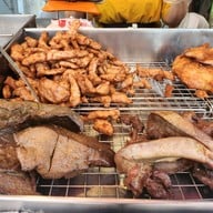 คุณเรียม เนื้อทอด หมูทอด ตลาดลุงเพิ่ม