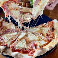 เมนูของร้าน Monday Sick Leave in The Garden - Pizza