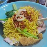 บะหมี่เกี๊ยวหมูแดงหน้าบ้าน