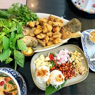 ตำไทบ้าน E-san Family Dinig