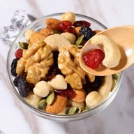 Croffle/นมสด/ผลไม้อบแห้ง รามคำแหง187