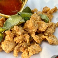 ลาบปลาจอมทอง ครัวแม่จินดา