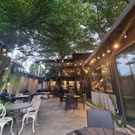 BEHIND BARS (Cafe & Bistro)