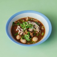 เมนูของร้าน ก๋วยเตี๋ยวเรือ ตรงข้ามธนาคารกสิกร ถ.สุขุมวิท 71