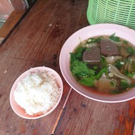 เมนูของร้าน แม่จันต้มเลือดหมู เกาเหลาเป็ด