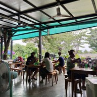 บรรยากาศ นำเพชร ก๋วยเตี๋ยวเนื้อ-หมู เพชรบุรี