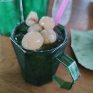 เมนูของร้าน นำเพชร ก๋วยเตี๋ยวเนื้อ-หมู เพชรบุรี