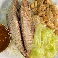 ข้าวน้าปลาแกะกากหมู,น้ำปลาพริกแซ่บ