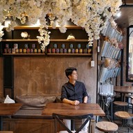 The Blooming Gallery ทองหล่อ