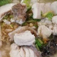 ข้าวหมูทอด ข้าวมันไก่ ข้าวแกง