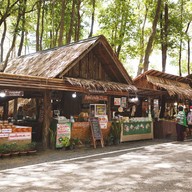 ตลาดใต้เคี่ยม (ตลาดต้องชม)