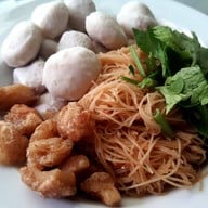 เมนูของร้าน เจ๊เกียง เย็นตาโฟต้มยำ หมู่บ้านปาริชาติ หมู่บ้านปาริชาติ 345