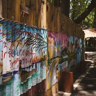 ตลาดใต้เคี่ยม (ตลาดต้องชม)