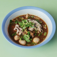 ก๋วยเตี๋ยวเรือ ตรงข้ามธนาคารกสิกร ถ.สุขุมวิท 71