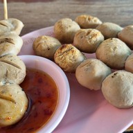 เมนูของร้าน ก๋วยเตี๋ยววัดดงมูลเหล็ก กาญจนบุรี