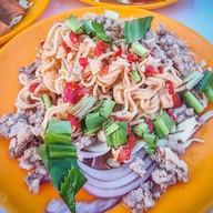 ซุปเปอร์ยำ ยำทุกอย่าง 20 บาท ตลาดนัดเลียบด่วนรามอินทรา