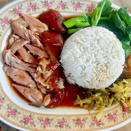 เฮียวัฒน์ ขาหมูซิ่ง ข้าวขาหมู หอมสมุนไพร รามคำแหง 166 แยก 4
