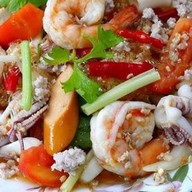 กระเพรา ล้วนๆ แกงเห็ด