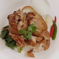 บ้านสวนกะเพรา สุกี้ไข่ข้น