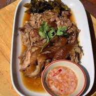 ผัดไทยลุงเคน ข้าวขาหมู หอยทอด ขนมผักกาด ก๋วยเตี๋ยวหมู