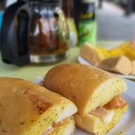 มาลองซี่ บาย พี่นวย (พี่นวย ค๊อฟฟี่) สาขาหลัก