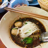 ป.ประทีปสาย2 เตี๋ยวเรือ หมูตุ๋น ตามสั่ง