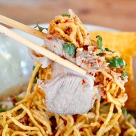 ก๋วยเตี๋ยวเก๊าสะเดา สันติธรรม