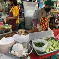 กินกัน ข้าวหมูย่าง( เส้นแซ่บ) ถนนนางลิ้นจี่