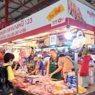 เจ๊อ้อยหมูสด ตลาดบางกะปิ 123