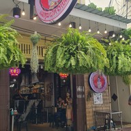 แม่ทุมผัดไทยเข่ง