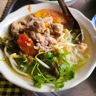 ขนมจีนป้าดา เจ้าเก่าหลังนารีรัตน์ ประตูชัย